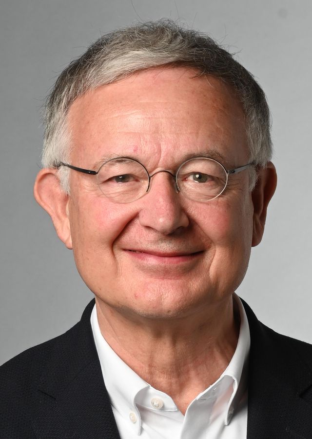 Porträt von Prof. Dr. med. Eckhard Frick sj
